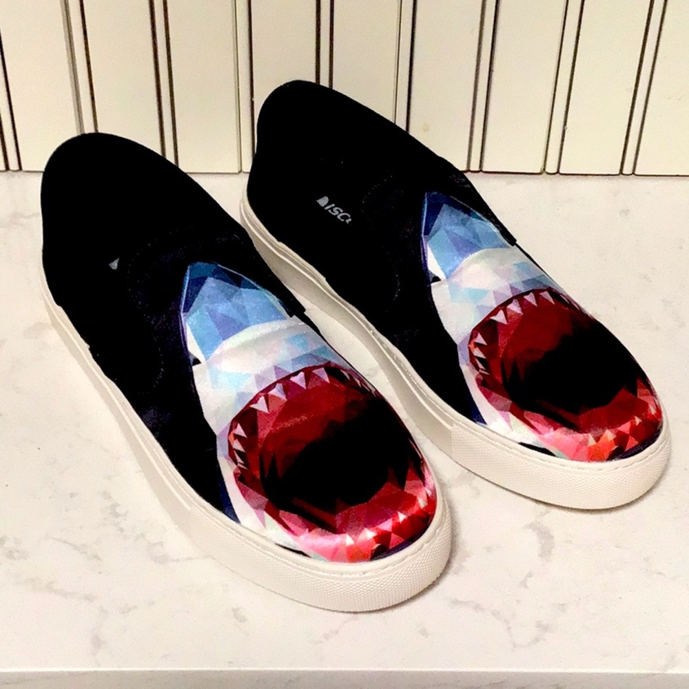Discovery Shark Sneakers Size 7.5